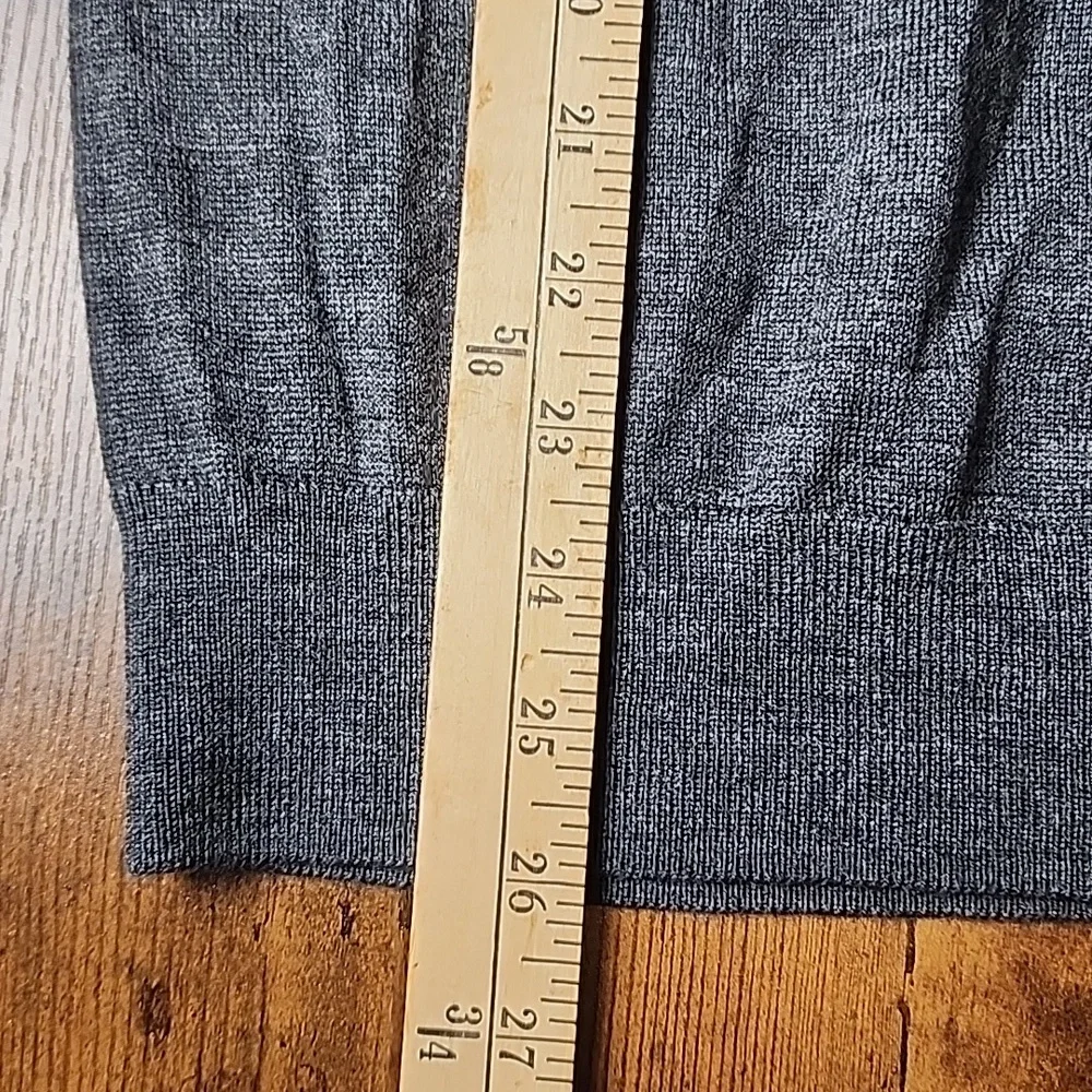 BANANA REPUBLIC | Men's 100% Merino Wool Heather Gray V-Neck Neutral Sweater | M